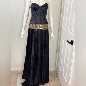 Unbranded vintage Elegant Black Gown with Gold Accents Size 4